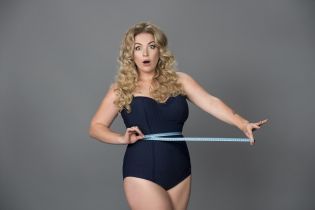Відома модель plus-size Мацкевич вразила фанів звабливими танцювальними па