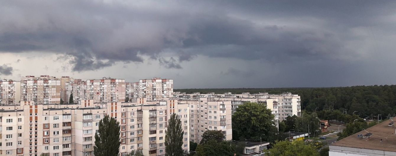 Синоптики прогнозують грози майже по всій території України