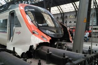 В результате аварии поезда в Барселоне пострадали полсотни людей