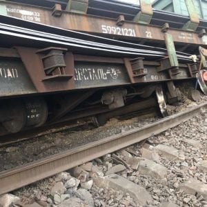На Дніпропетровщині зійшли з рейок вантажні вагони, пасажирські поїзди курсують із затримкою