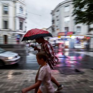 После субботних ливней с градом и грозами Украину возьмет в плен сильная жара