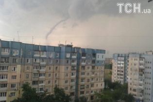 Над Кривим Рогом пройшов смерч та випав град розміром з перепелине яйце