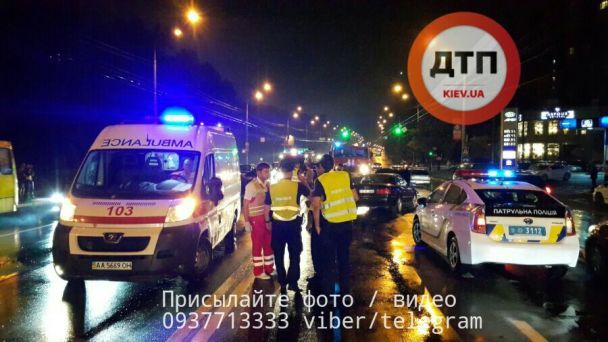 У смертельній ДТП в Києві загинув водій і постраждала грудна дитина