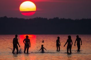 "Пекло" після потопу. До України насувається неймовірно спекотна погода
