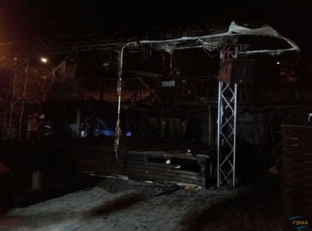 В Одесі спалахнула страшна пожежа в ресторані на пляжі: опубліковано відео