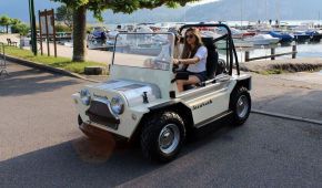 Французы превратили пляжный багги Mini Moke в амфибию