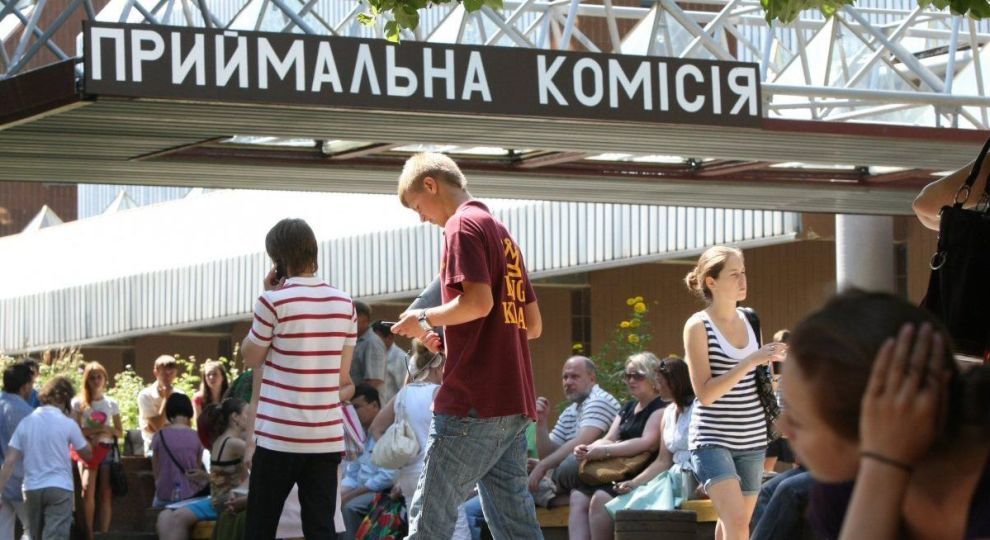 Які ВНЗ найпопулярніші серед українських абітурієнтів. Інфографіка