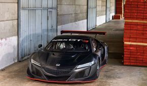 Honda объявила о старте продаж гоночного суперкара NSX
