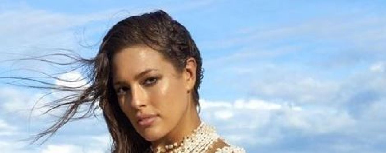 В нижнем белье и без него: Эшли Грэм показала пышную фигуру