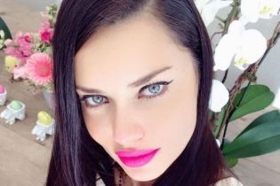 Адриана Лима получила от возлюбленного Шакиры подарок