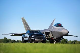 Ford продал на аукционе уникальный пикап F-150