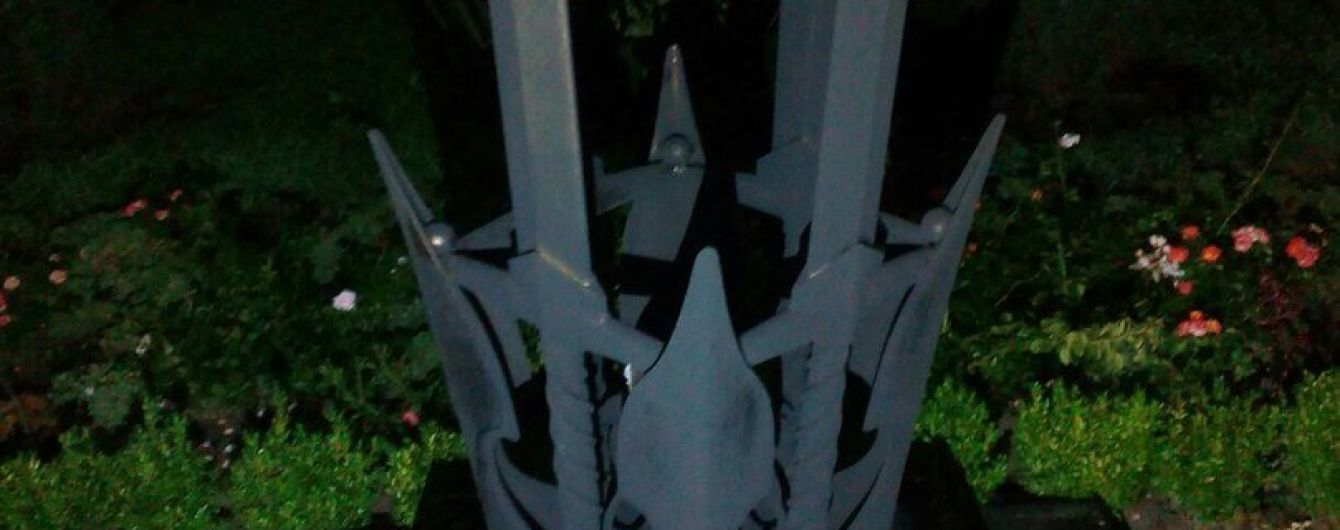 На Полтавщине вандалы подожгли памятник героям АТО