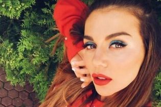 Многодетная мама Анна Седокова показала аппетитную фигуру в купальнике