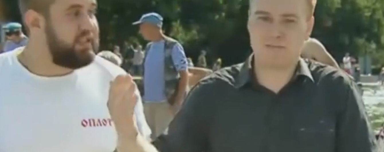 "Розплескалася синява": у Росії з'ясували особу "десантника", який побив журналіста НТВ