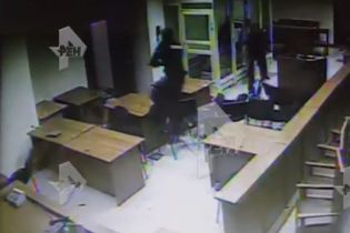 В Сети появилось видео кровавой перестрелки в Московском суде