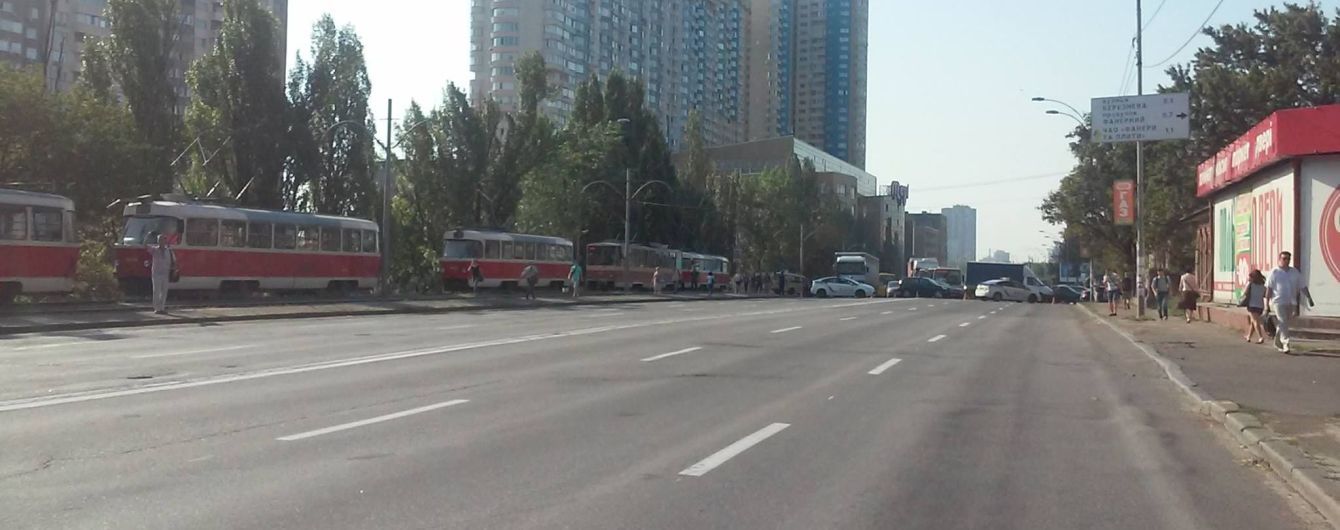 В Киеве митингующие перекрыли Харьковское шоссе