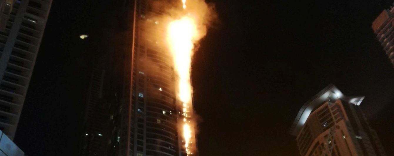У Дубаї масивна пожежа охопила один з найвищих хмарочосів у світі