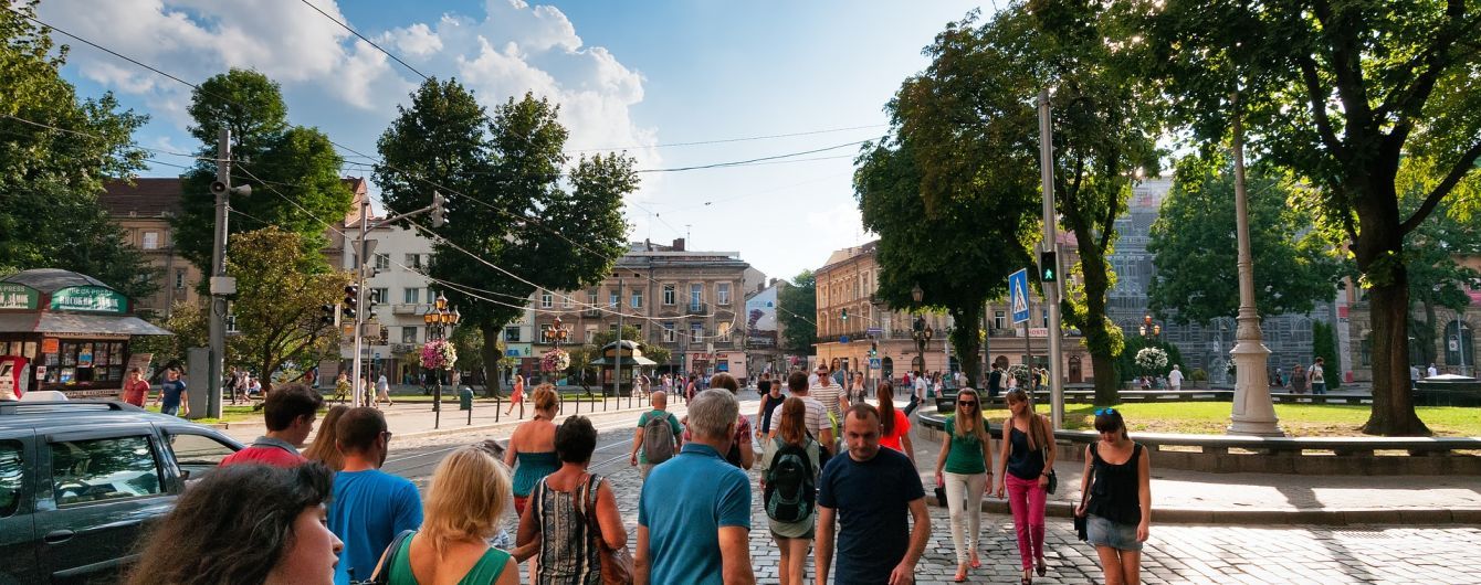 Вторая смерть от жары: во Львове мужчина упал прямо на улице