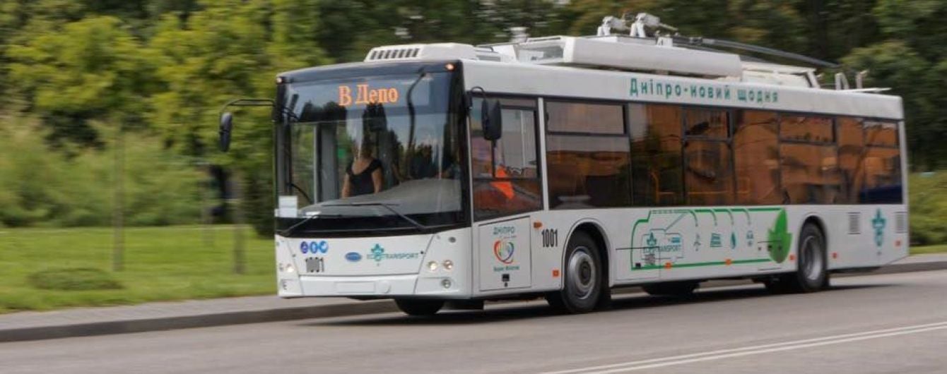 В Днепре на новый маршрут выехали автономные троллейбусы украинского производства