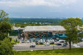 Суд наклав арешт на "вертолітний майданчик Януковича" в Києві