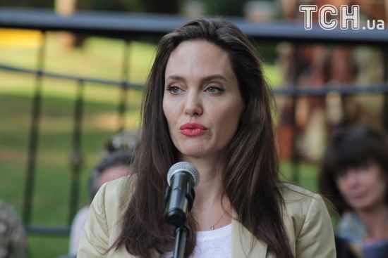 Джолі згадала про Україну, говорячи про сексуальне насильство над жінками під час воєнних дій