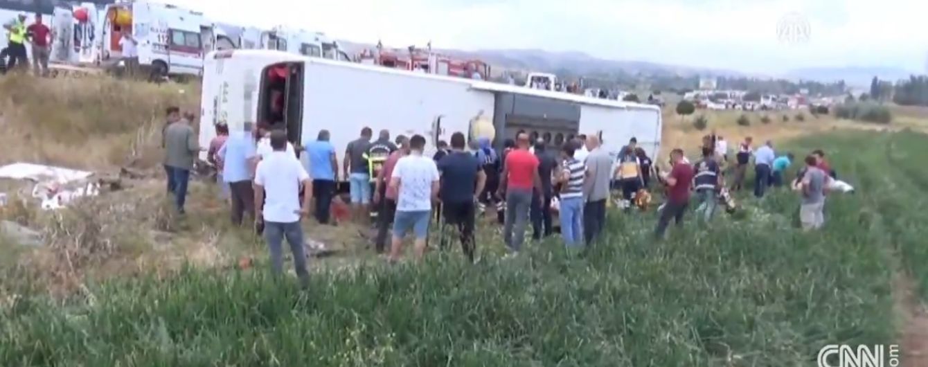 В Турции в автобусной аварии погибли пять человек