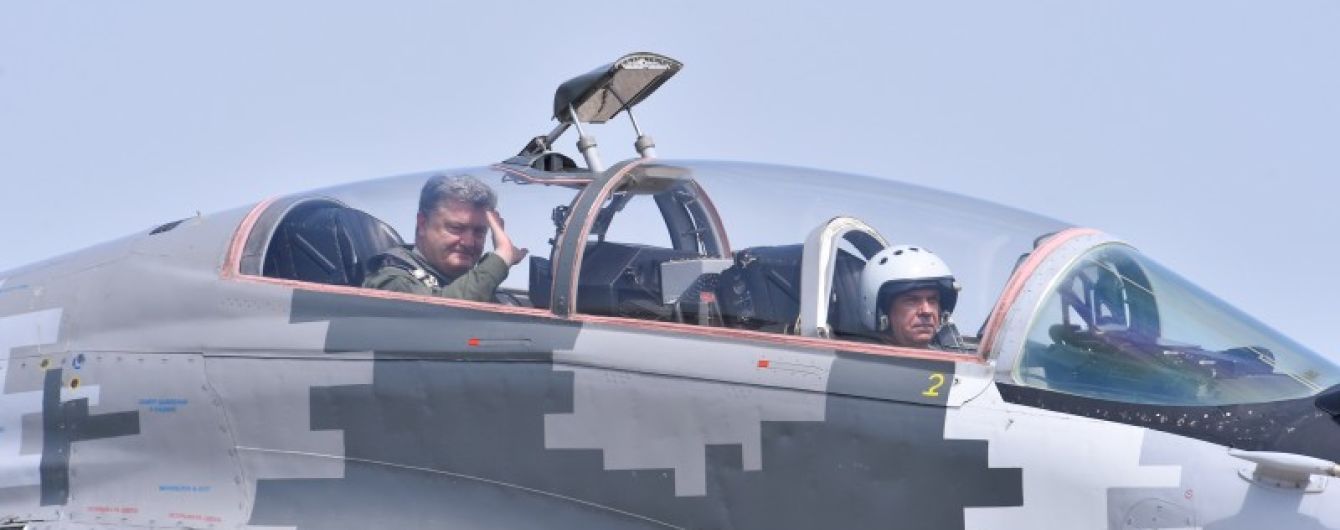 Військова авіація отримає 40 одиниць озброєння і техніки – Порошенко