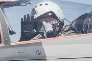 Порошенко на бойовому винищувачі прилетів до аеродрому на Вінниччині