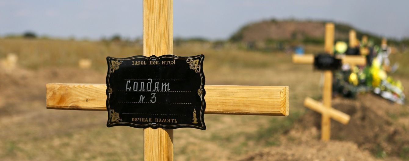 На Донбассе погибших наемников из РФ переодели в гражданскую одежду и бросили в лесополосе - разведка