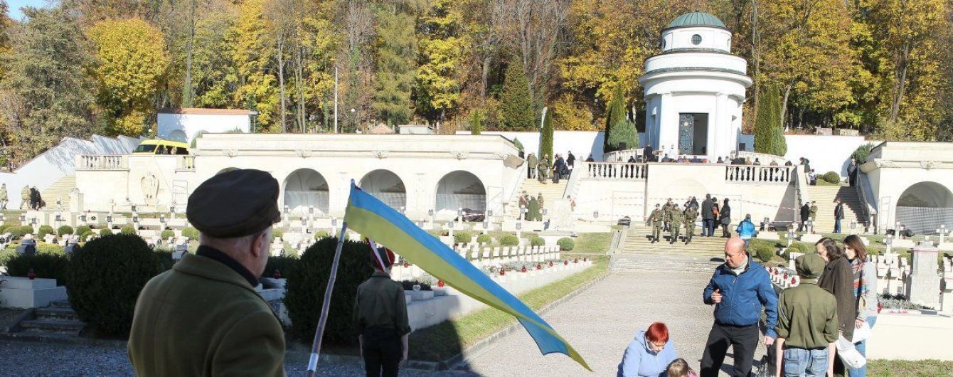 Недружній крок. У МЗС відреагували на бажання Польщі розмістити у паспортах зображення зі Львова