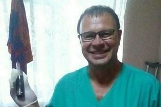 В Мариуполе медики и саперы вытащили из ноги АТОшника неразорванную гранату