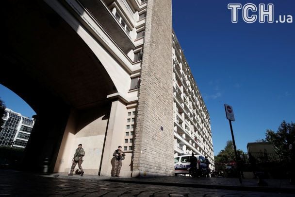 Наїзд авто на військових у Парижі назвали терактом
