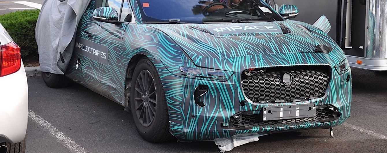 В Сети появились фото интерьера серийной версии электрокроссовера Jaguar I-Pace