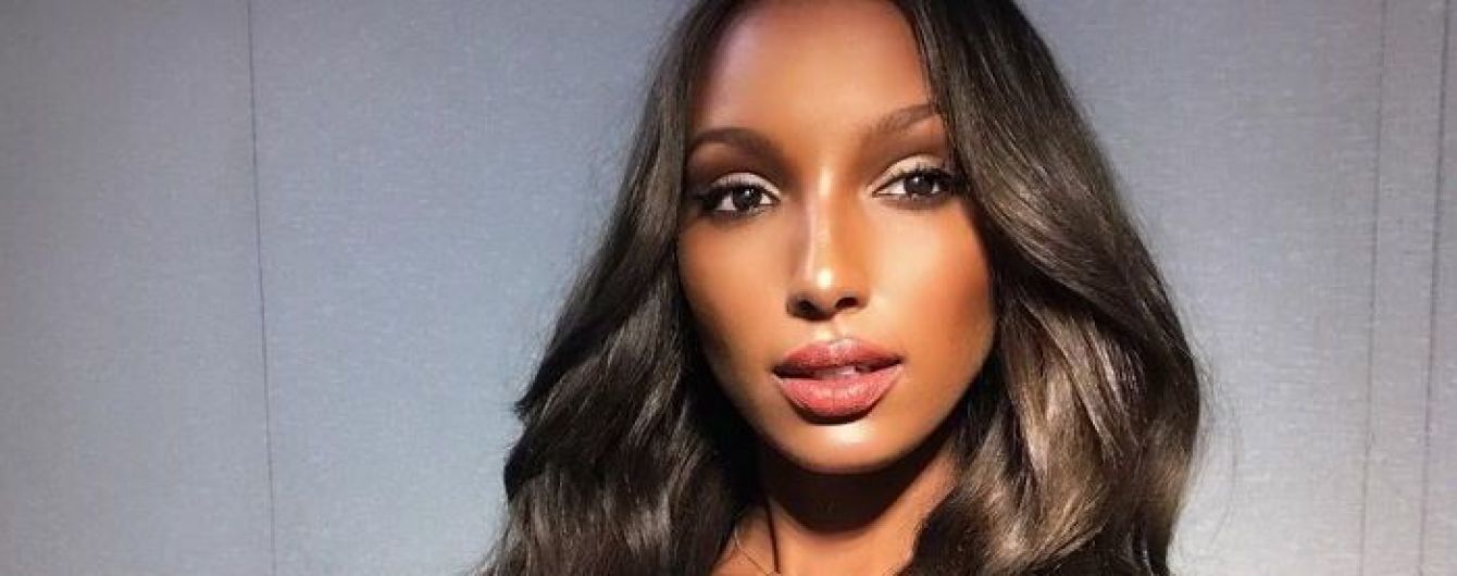 Красотка в нижнем белье: Жасмин Тукс сексуально рекламирует новинку от Victoria's Secret