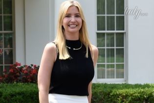 Без макияжа и в платье с открытыми плечами: Иванка Трамп предстала в необычном образе