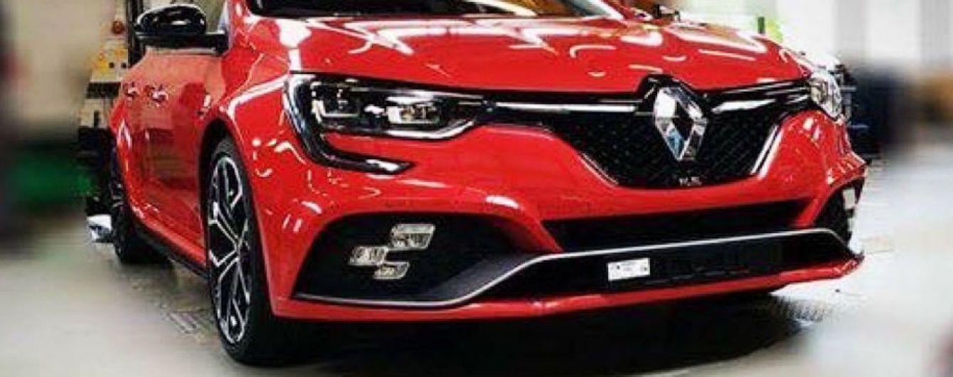 В Сети появились "живые" фото Renault Megane RS нового поколения