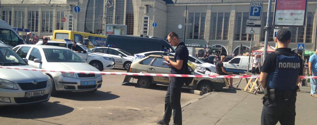 За кровавой стрельбой на вокзале Киева может скрываться конфликт перевозчиков