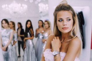 Новоиспеченная госпожа Преснякова в образе "шальной императрицы" поела пирожные в одной рубашке