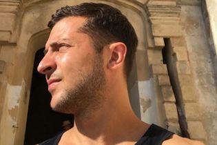 Володимир Зеленський у шортах показав, як опановував сапбординг
