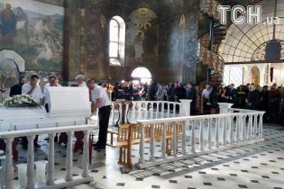 Экс-нардепа Бережную похоронили на Зверинецком кладбище