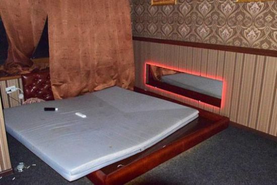 В Мариуполе разоблачили бордель, где девушкам выдавали сертификаты по курсу интимного массажа
