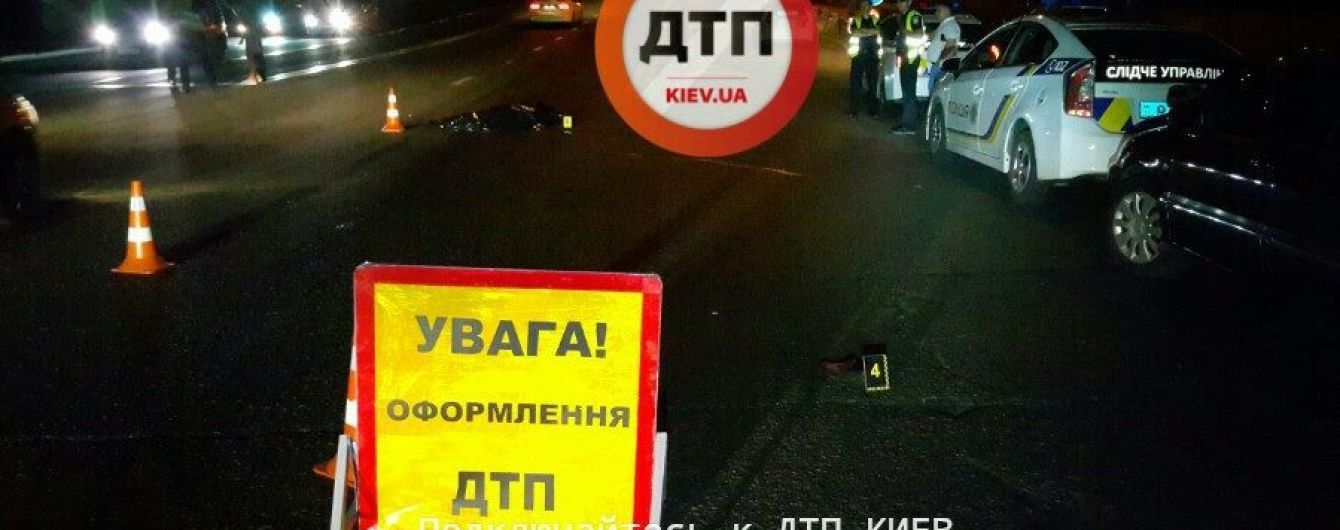 Моторошна ДТП у Києві: пішохода після удару однієї автівки кинуло під колеса іншої