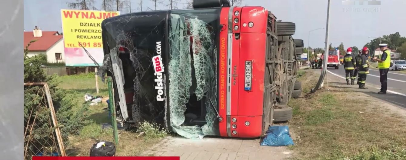 У Польщі загадково перекинувся міжміський автобус із 85 пасажирами