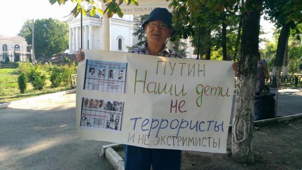 У Сімферополі затримали протестувальників пенсіонерів (Відео)