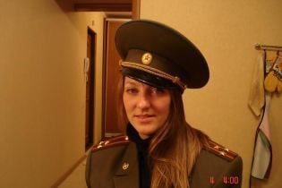 Жена в русской военной форме и "Путинка" на рыбалке. Эксперт из статьи NYT работал в РФ