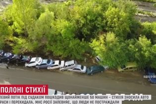 Селевий потік у Криму зіграв у "доміно" десятками авто на трасі під Судаком