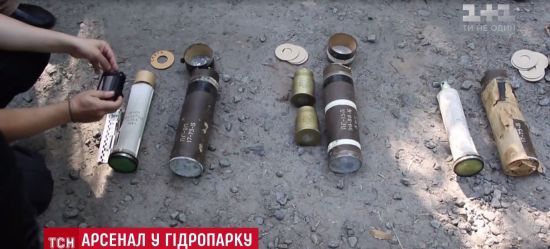 У Києві знайшли схрон зброї в Гідропарку