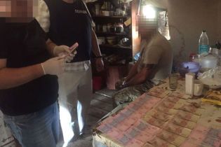 На Луганщині командир роти вимагав від підлеглих хабарі, у разі відмови відправляв на передову