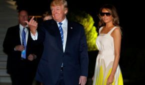 Трамп повернувся до Білого дому після відпуски