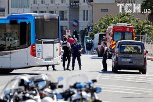 У Марселі водій влетів у дві автобусні зупинки, є загиблий